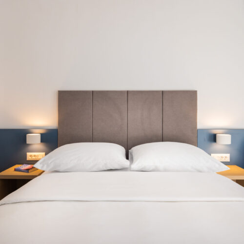 Standard double room with extra bed and balcony, sea side, annex