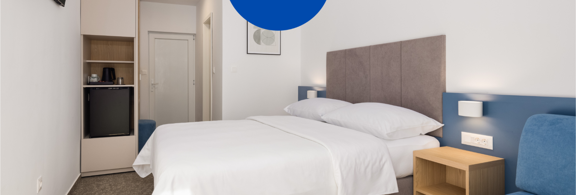 Standard double room with extra bed and balcony, sea side, annex