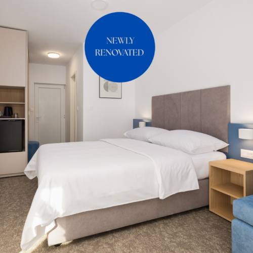 Standard double room with extra bed and balcony, sea side, annex